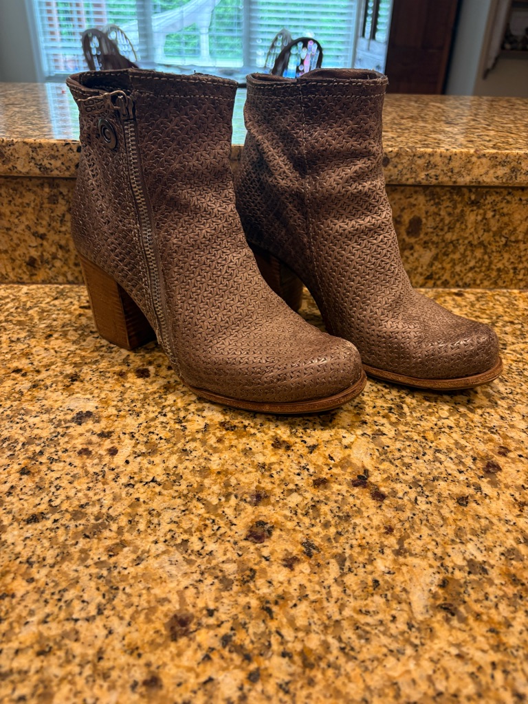 A.S. 98 Luxurious Soft Woven Tan Leather High Heeled Ankle Boots Side Zip 7.5